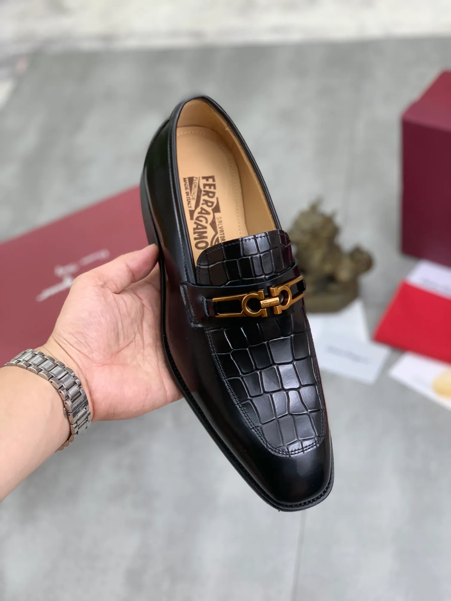 Men's Men's Shoes 💰P460💰[New Style] Water-dyed Niuli 🆘[Salvatore Ferragamo] Ferragamo's latest casual business leather shoes for men! Available at counters simultaneously! The fabric is made of specially imported original open-edge beaded calfskin, and the interior is made of imported water-dyed cowhide. It is absolutely luxurious and leads the fashion trend. Matching code: 38-45 (46 and 47 can be customized); black and brown colors are optional